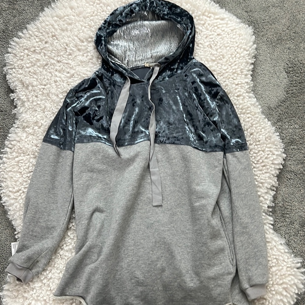 Sweatshirt sequin good, suede detail